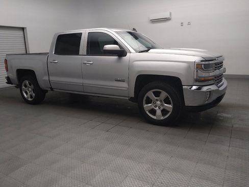 Used 2018 Chevrolet Silverado 1500 LT w/ Texas Edition RWD image 11