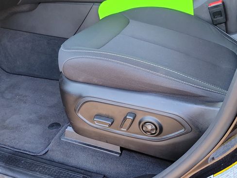 Used 2024 Jeep Grand Cherokee Laredo X image 9