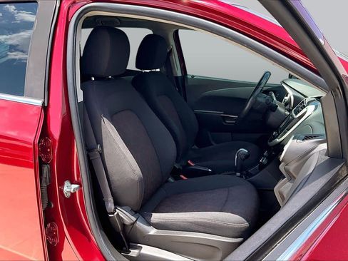 Used 2017 Chevrolet Sonic LT w/ Convenience Package FWD image 9