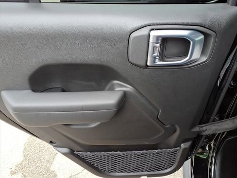 New 2025 Jeep Wrangler Unlimited Rubicon image 28