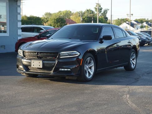 Used 2015 Dodge Charger SXT RWD image 1