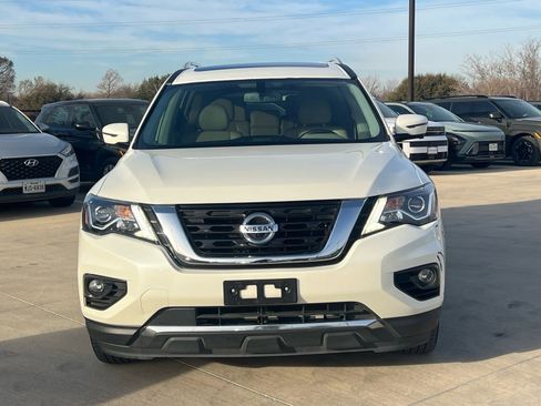 Used 2019 Nissan Pathfinder Platinum image 2