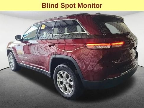 Used 2023 Jeep Grand Cherokee Limited AWD/4WD image 5