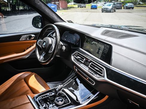 Used 2022 BMW X7 xDrive40i w/ M Sport Package AWD/4WD image 22