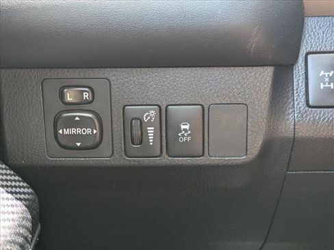 Used 2015 Toyota RAV4 XLE AWD/4WD image 15