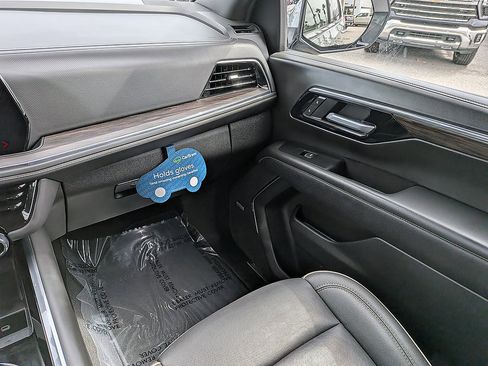Certified 2025 Chevrolet Tahoe Premier RWD image 16