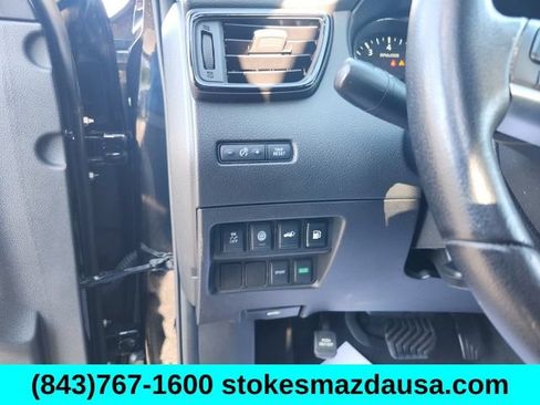 Used 2020 Nissan Rogue SV FWD image 17