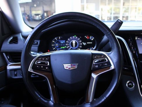Used 2019 Cadillac Escalade Luxury image 35