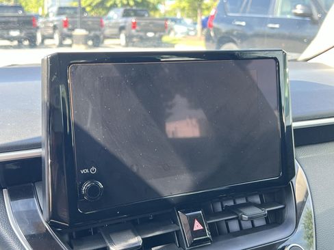 Used 2025 Toyota Corolla LE FWD image 16