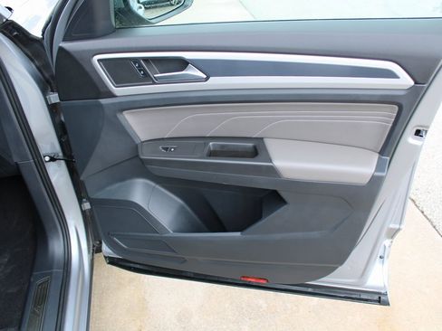 Certified 2022 Volkswagen Atlas SEL R-Line image 28