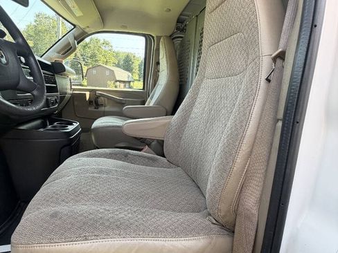 Used 2017 Chevrolet Express 2500 RWD image 27
