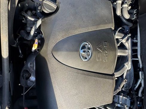 Used 2021 Toyota Highlander XLE image 37