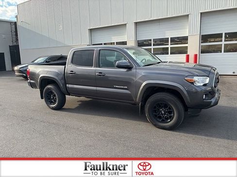 Certified 2022 Toyota Tacoma SR5 image 4