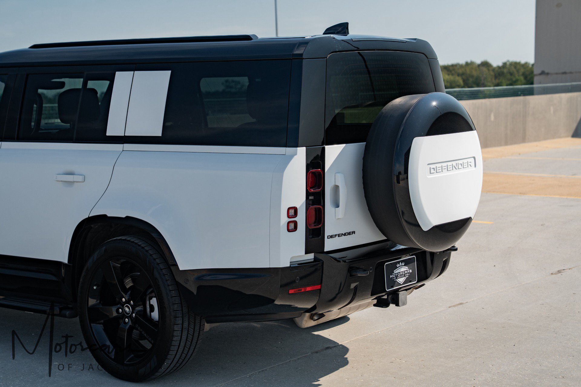 Used 2025 Land Rover Defender 130 X-Dynamic SE AWD/4WD image 40