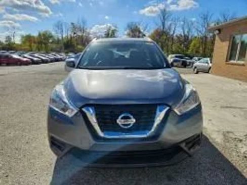 Used 2019 Nissan Kicks SV FWD image 3