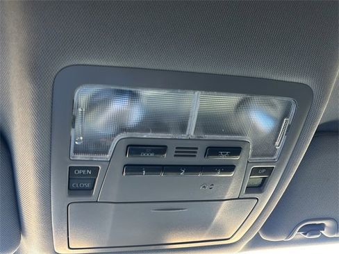 Used 2019 Toyota Highlander XLE image 27