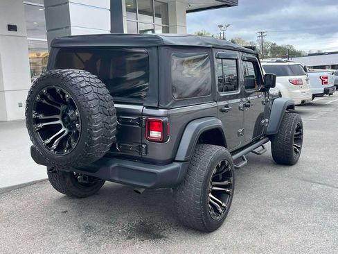 Used 2018 Jeep Wrangler Unlimited Sport S AWD/4WD image 3
