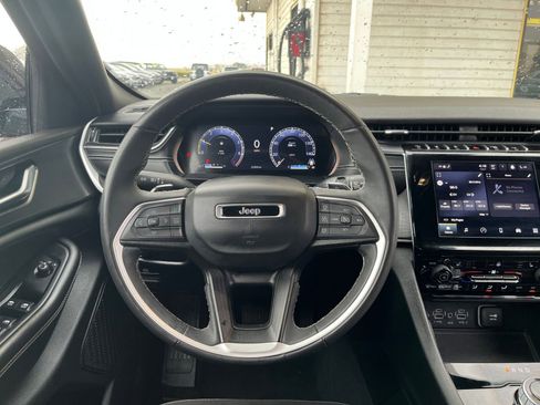 Used 2023 Jeep Grand Cherokee Altitude image 34