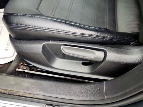 Used 2011 Volkswagen Jetta SEL image 12