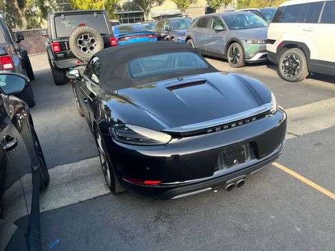 Used 2019 Porsche 718 Boxster image 4