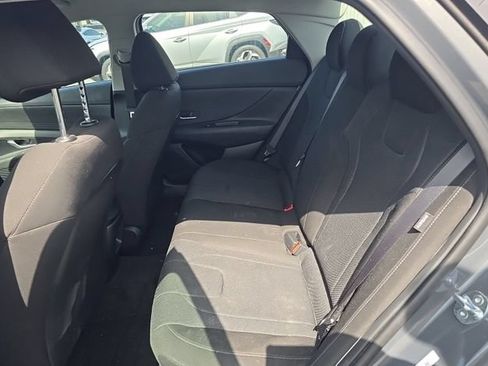 Used 2025 Hyundai Elantra SE FWD image 15