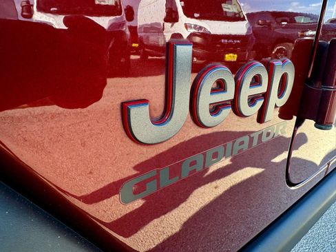 Used 2021 Jeep Gladiator Rubicon AWD/4WD image 17