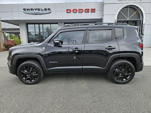 Used 2017 Jeep Renegade Altitude AWD/4WD image 2