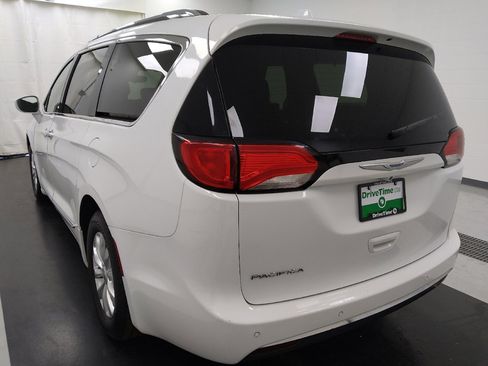 Used 2018 Chrysler Pacifica Touring-L FWD image 5
