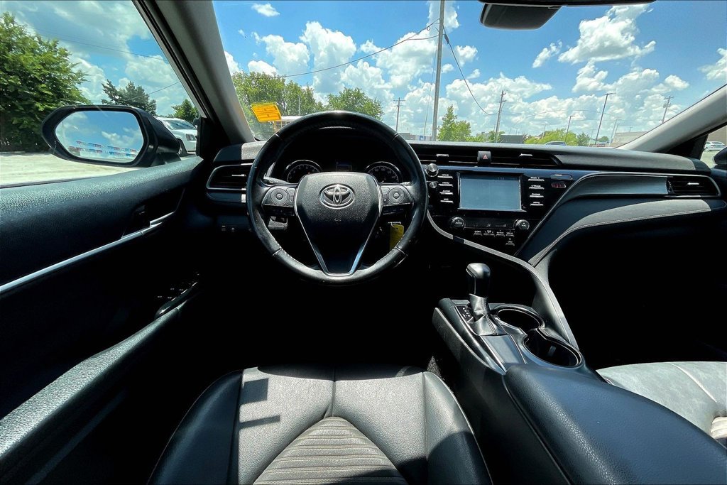 Used 2019 Toyota Camry SE FWD image 6