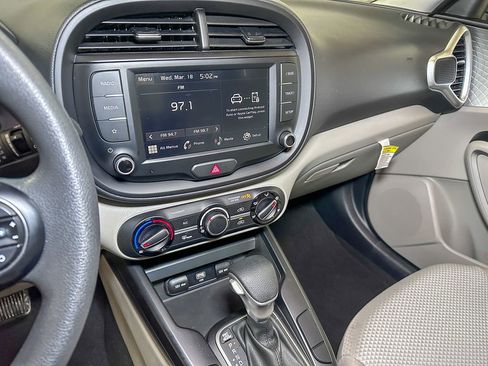 Used 2023 Kia Soul LX w/ LX Technology Package image 35