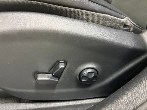 Used 2019 Jeep Cherokee Latitude Plus FWD image 10