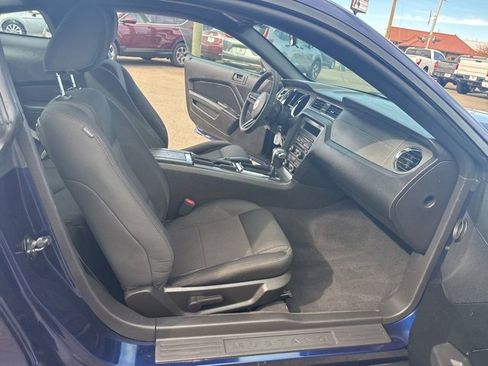 Used 2010 Ford Mustang GT Premium image 11