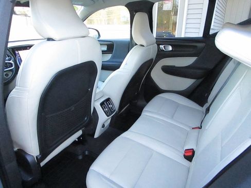 Used 2020 Volvo XC40 T5 Inscription w/ Protection Package Premier image 14