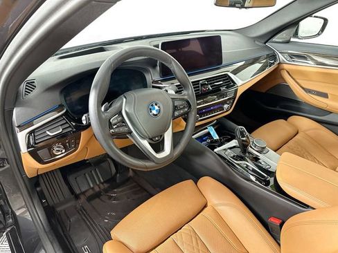 Used 2023 BMW 530e xDrive w/ Premium Package image 20