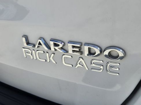 Used 2021 Jeep Grand Cherokee Laredo image 14