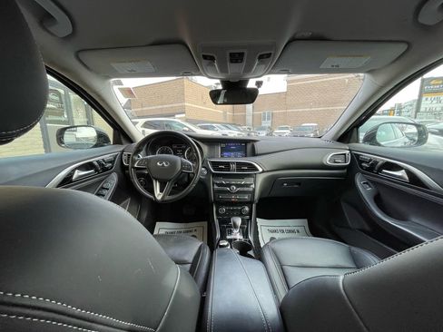 Used 2018 INFINITI QX30 Luxury w/ Cargo Package image 11