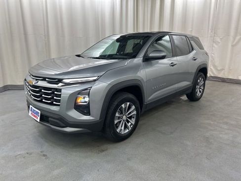 Used 2025 Chevrolet Equinox LT AWD/4WD image 2