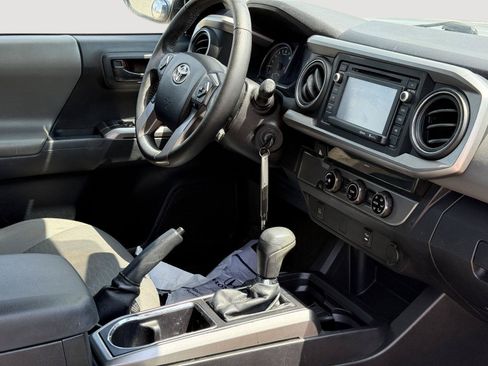 Used 2016 Toyota Tacoma SR5 w/ SR5 Appearance Package (SN) RWD image 24