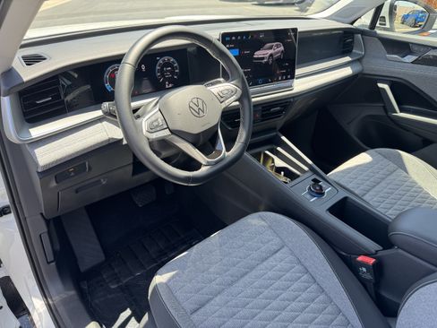 Certified 2025 Volkswagen Tiguan S FWD image 15