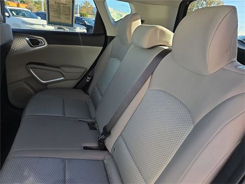 Used 2024 Kia Soul LX image 9