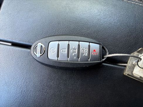 Used 2025 Nissan Rogue SV AWD/4WD image 21