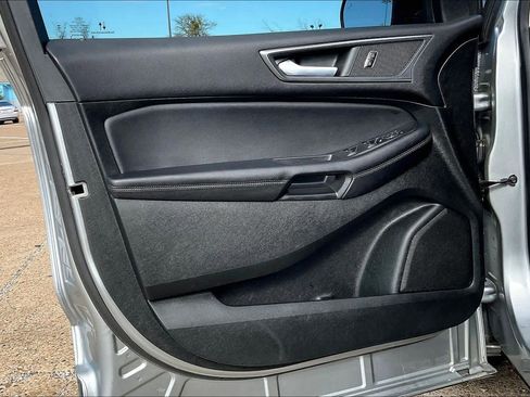 Used 2022 Ford Edge SE w/ Black Appearance Package image 27