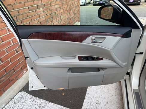 Used 2011 Toyota Avalon image 30