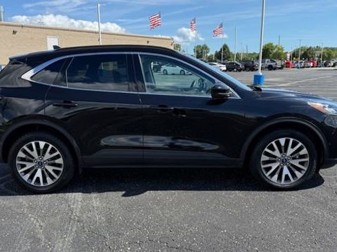 Used 2021 Ford Escape Titanium image 8