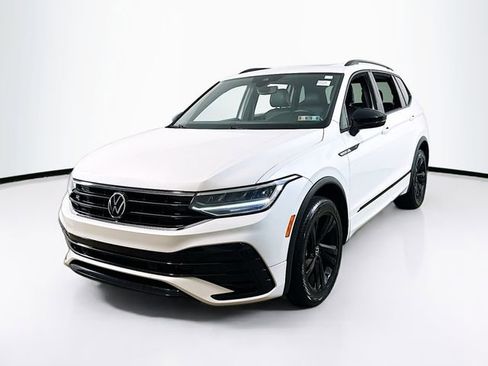 Used 2023 Volkswagen Tiguan SE R-Line image 3