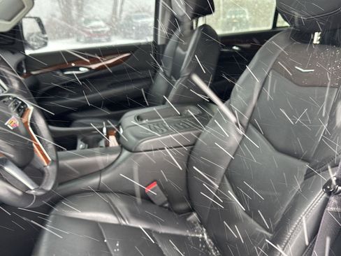 Used 2017 Cadillac Escalade Luxury image 12