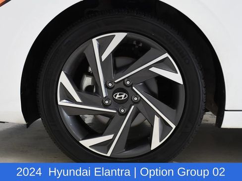 Used 2024 Hyundai Elantra SEL w/ Convenience Package FWD image 7