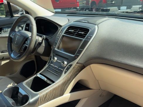 Used 2019 Lincoln Nautilus Reserve AWD/4WD image 17