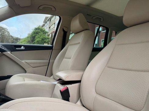 Used 2014 Volkswagen Tiguan SEL AWD/4WD image 42