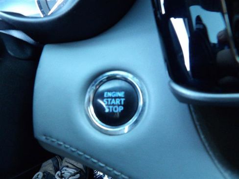 Used 2022 Toyota Highlander XLE image 28